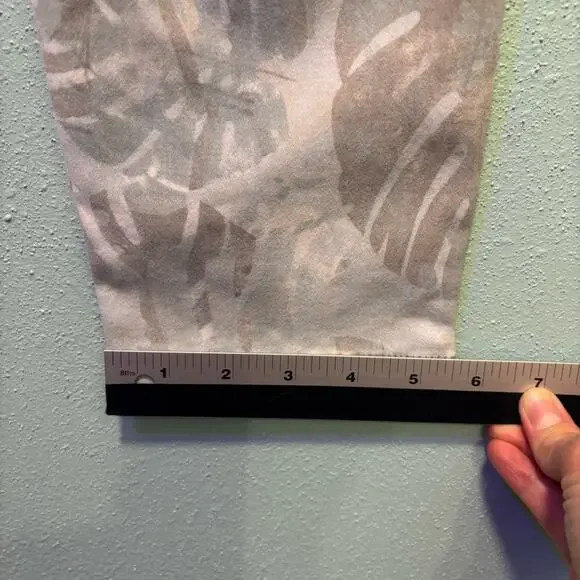 CAbi Palm Leaf Printed Ankle Cropped Jeans Women’s Size 6 Tropical Denim Pants - Picture 10 of 10